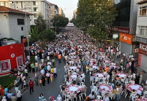 Belediye sokak iftarları
